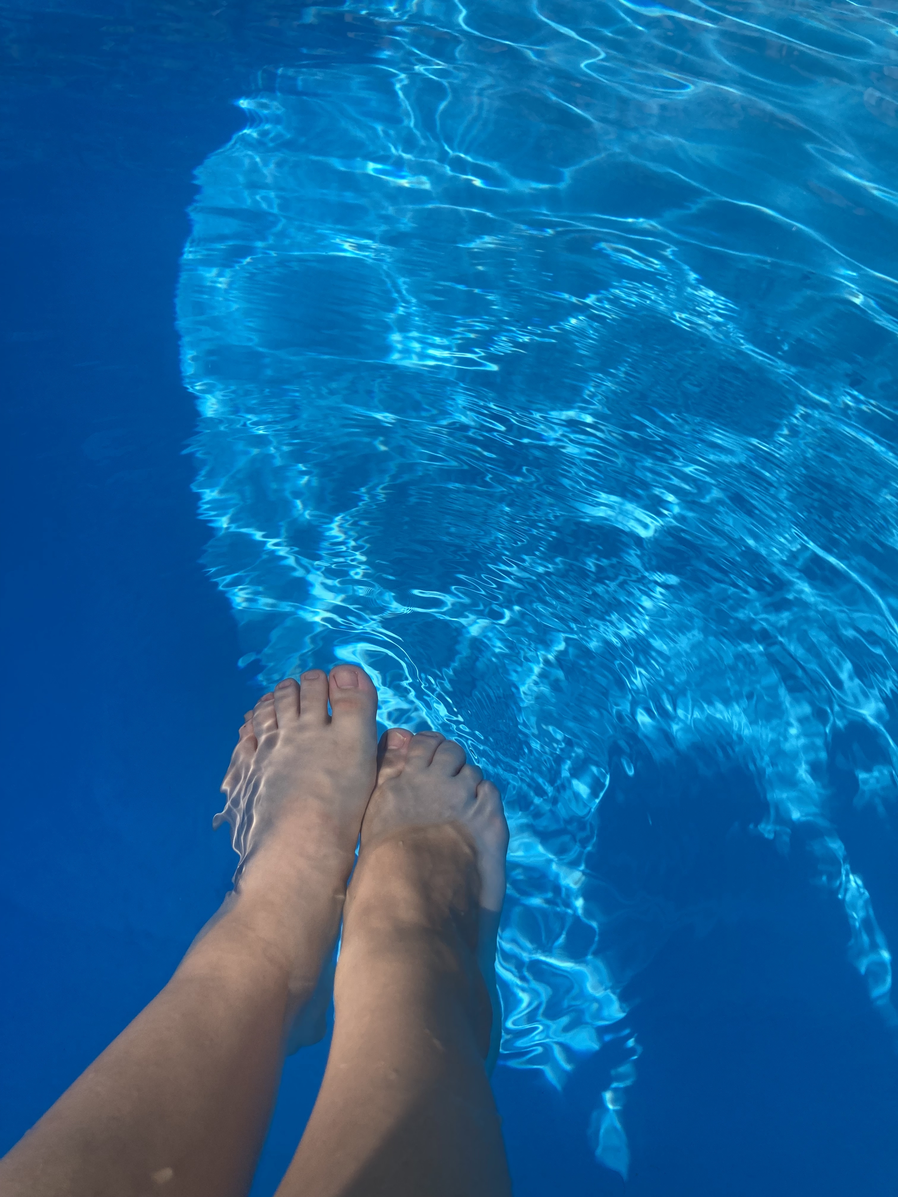 Free Feet Pics - petitepieds