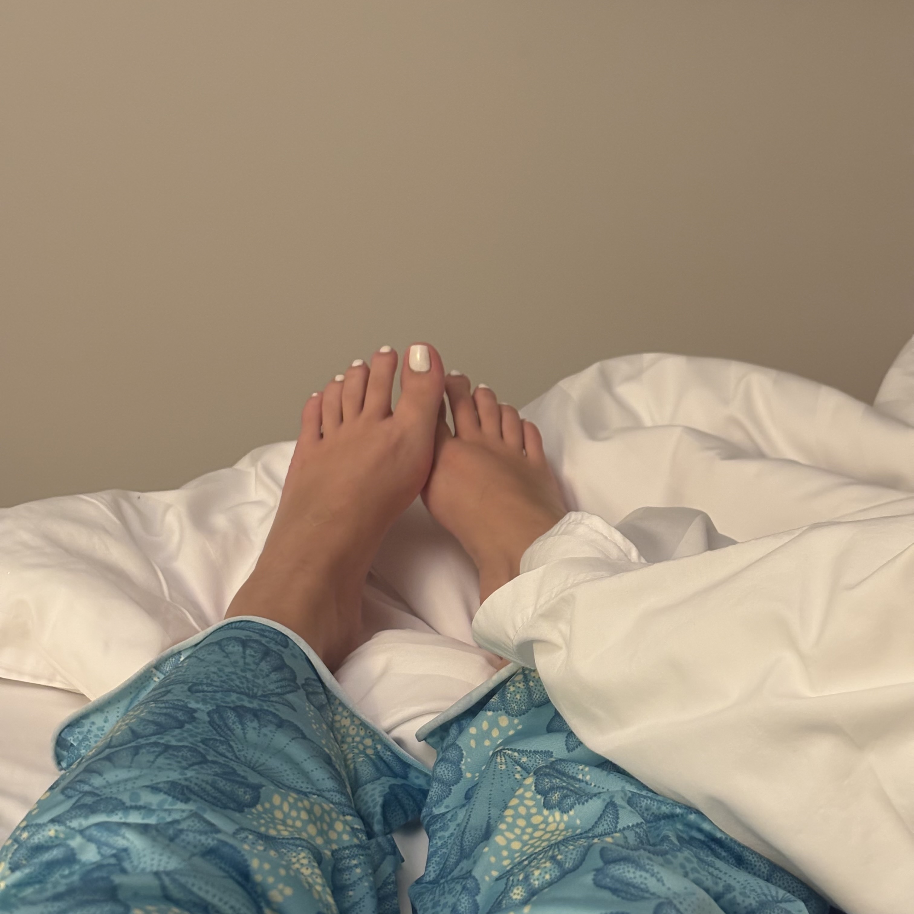 Free Feet Pics - SilkSteps