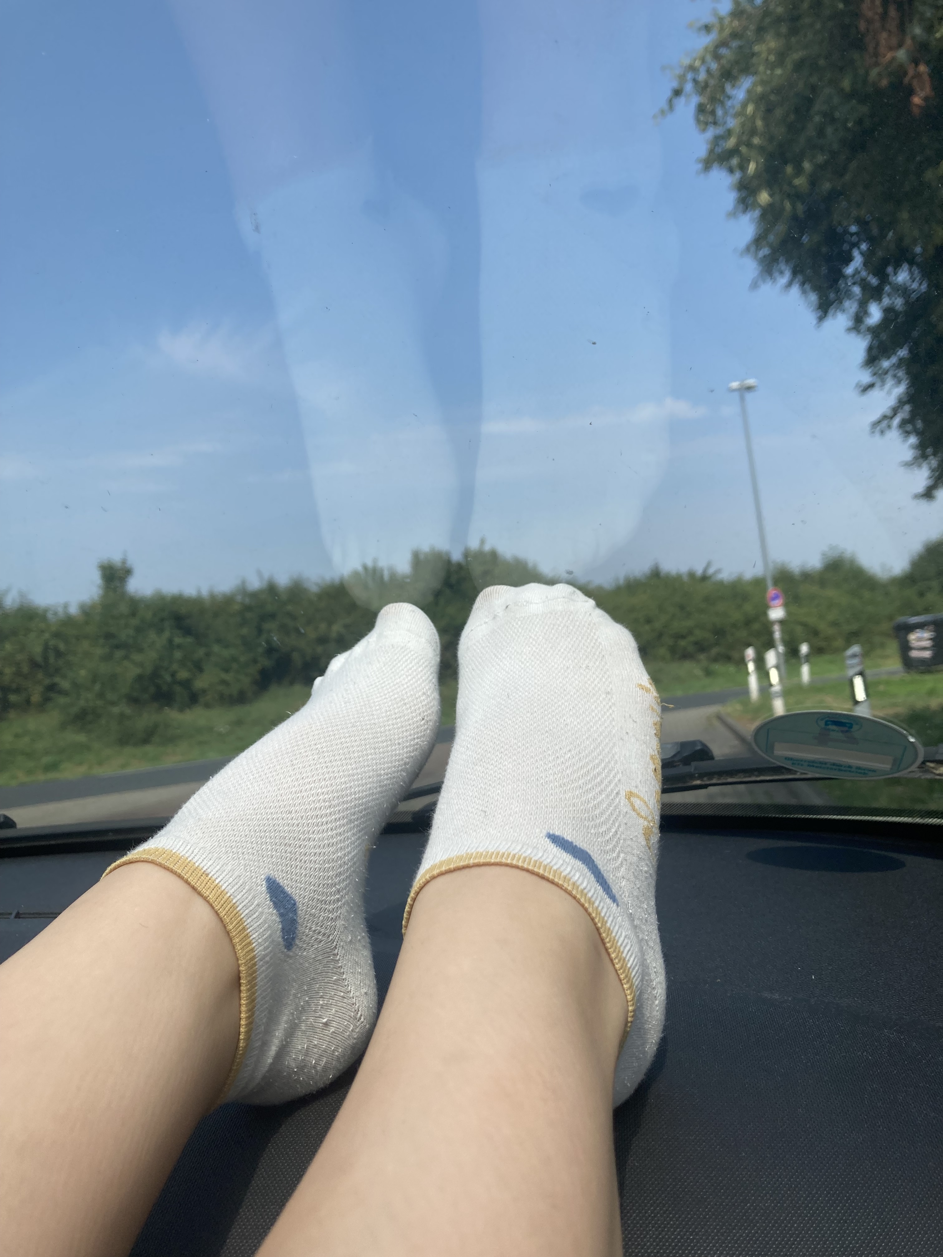 Free Feet Pics - petitepieds